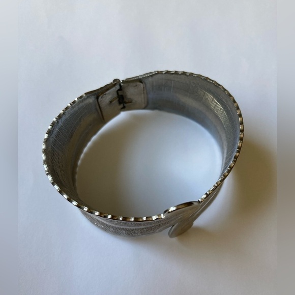 Peacock Feathers Design Clamper Hinged Bracelet Vintage - Picture 3 of 12